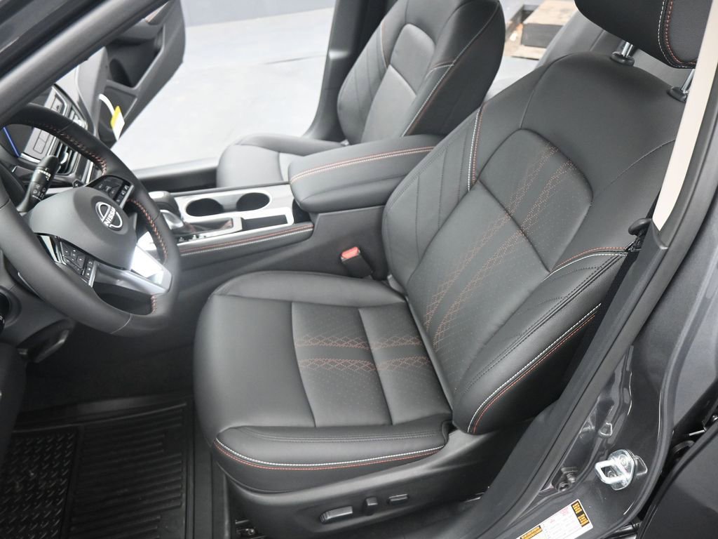 New 2025 Nissan Altima 2.5 SR image 9