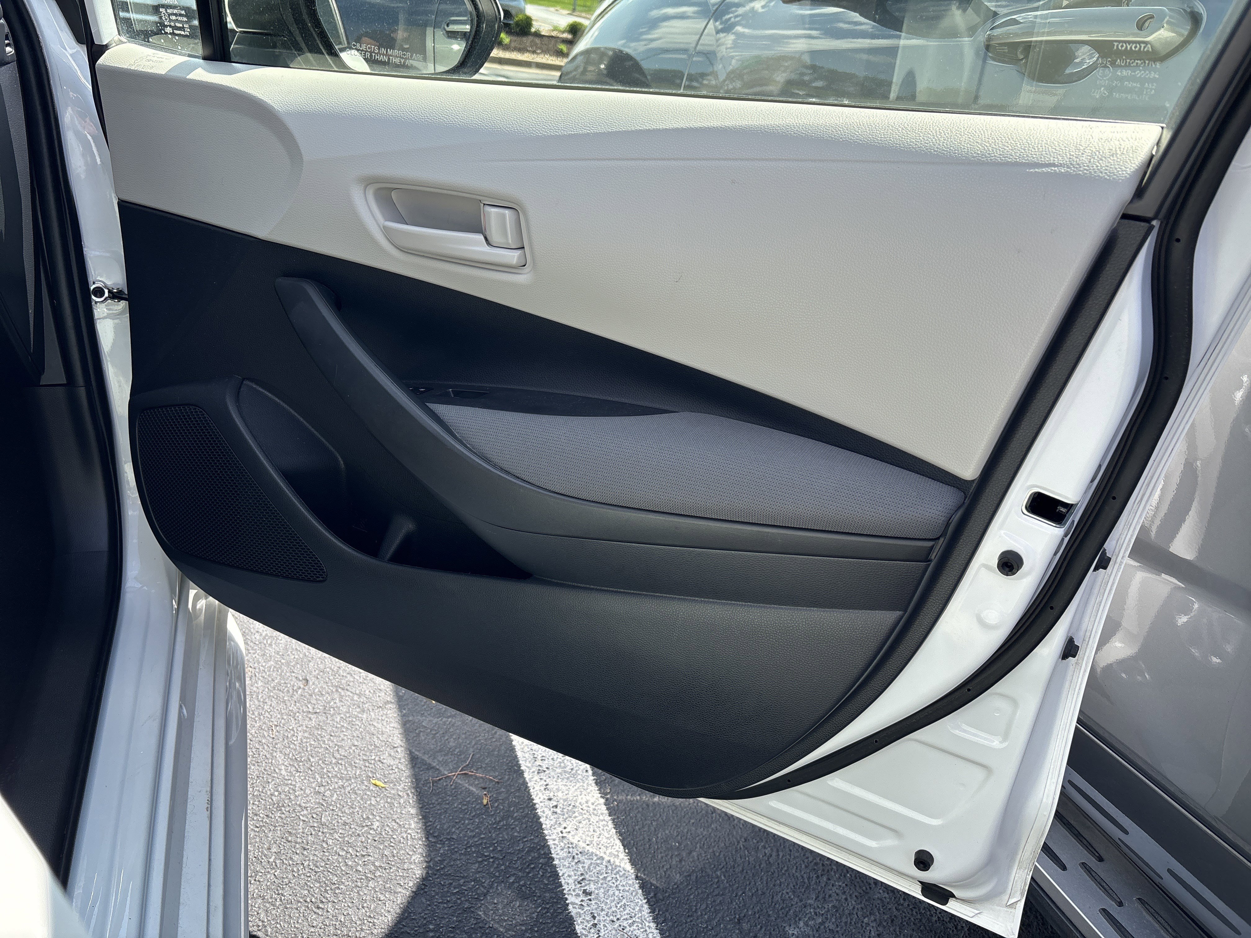 Used 2023 Toyota Corolla LE FWD image 29