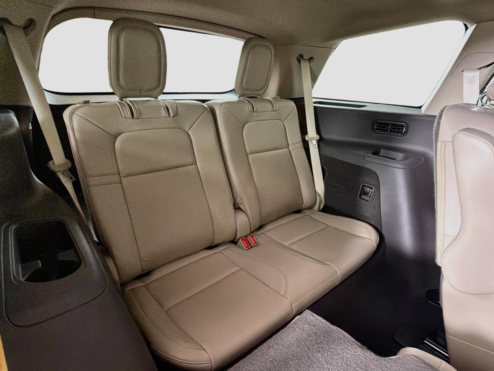 Used 2023 Lincoln Aviator 2WD w/ Premium Package image 20