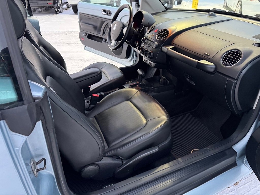 Used 2009 Volkswagen Beetle S image 23