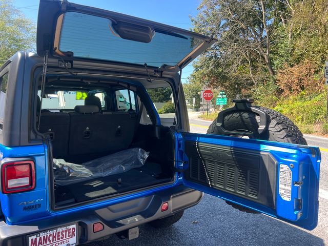 Used 2024 Jeep Wrangler Unlimited image 14