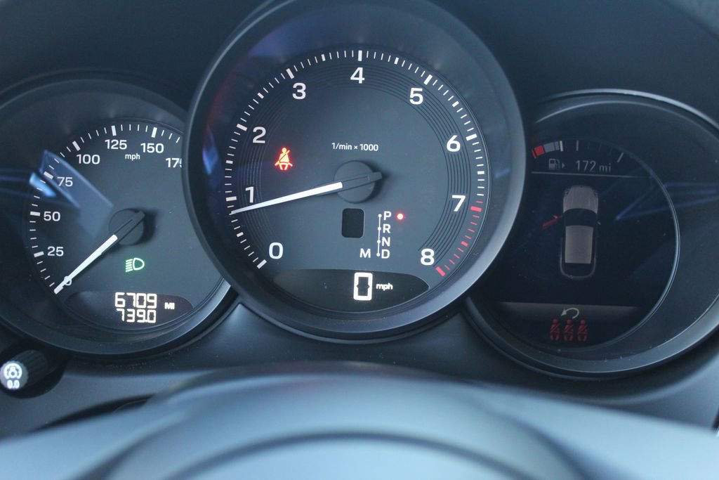 Certified 2025 Porsche Macan image 20