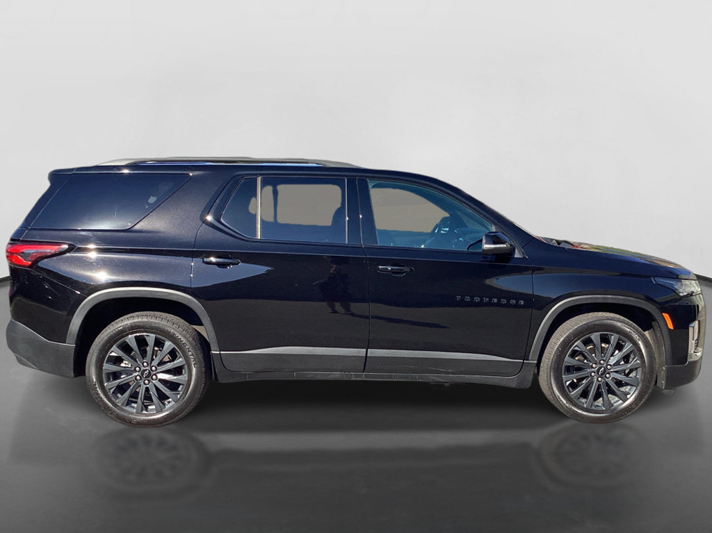 Used 2023 Chevrolet Traverse RS w/ LPO, Cargo Package AWD/4WD image 4