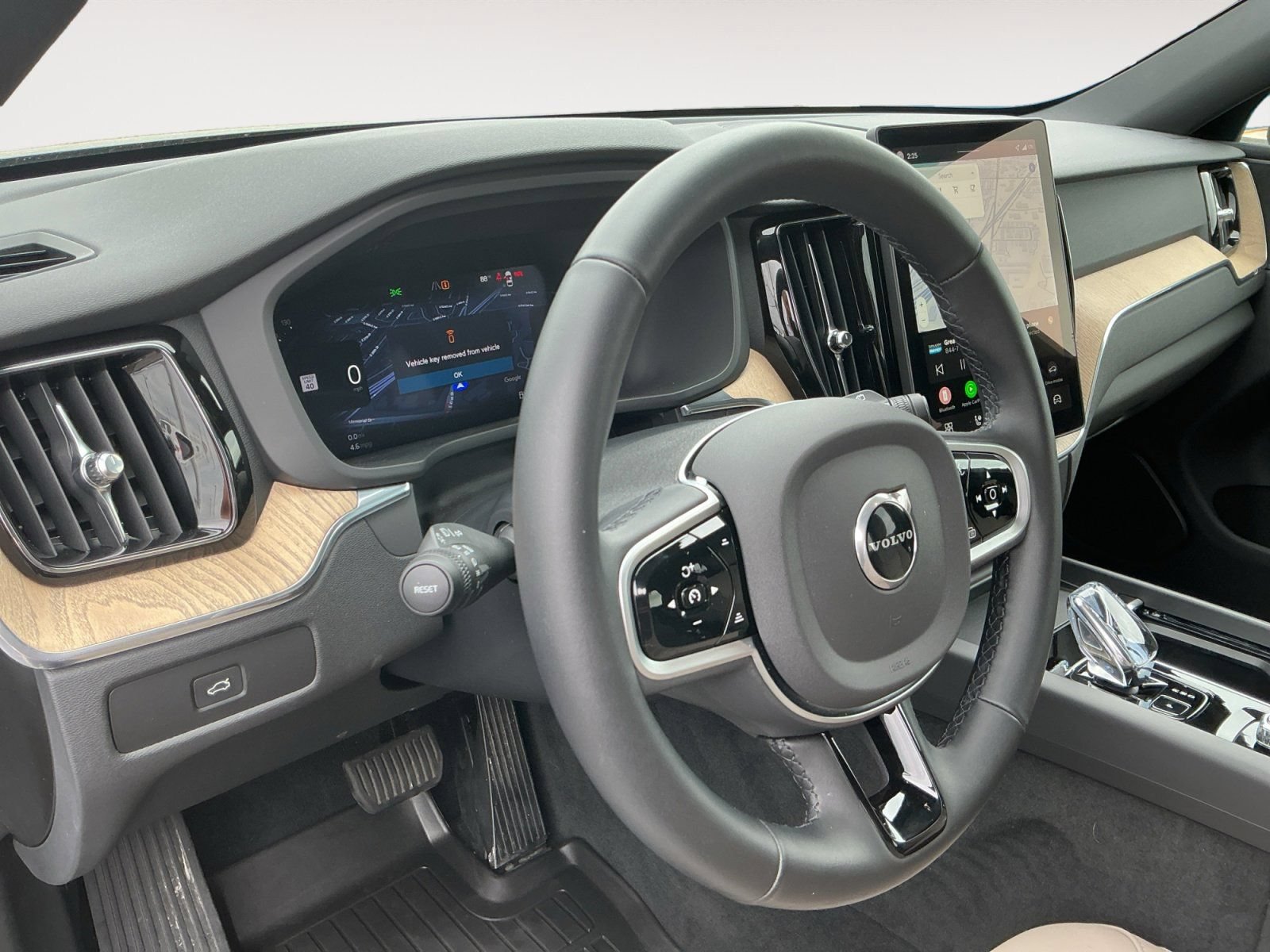 New 2026 Volvo XC60 B5 Plus w/ Protection Package Premier AWD/4WD image 10