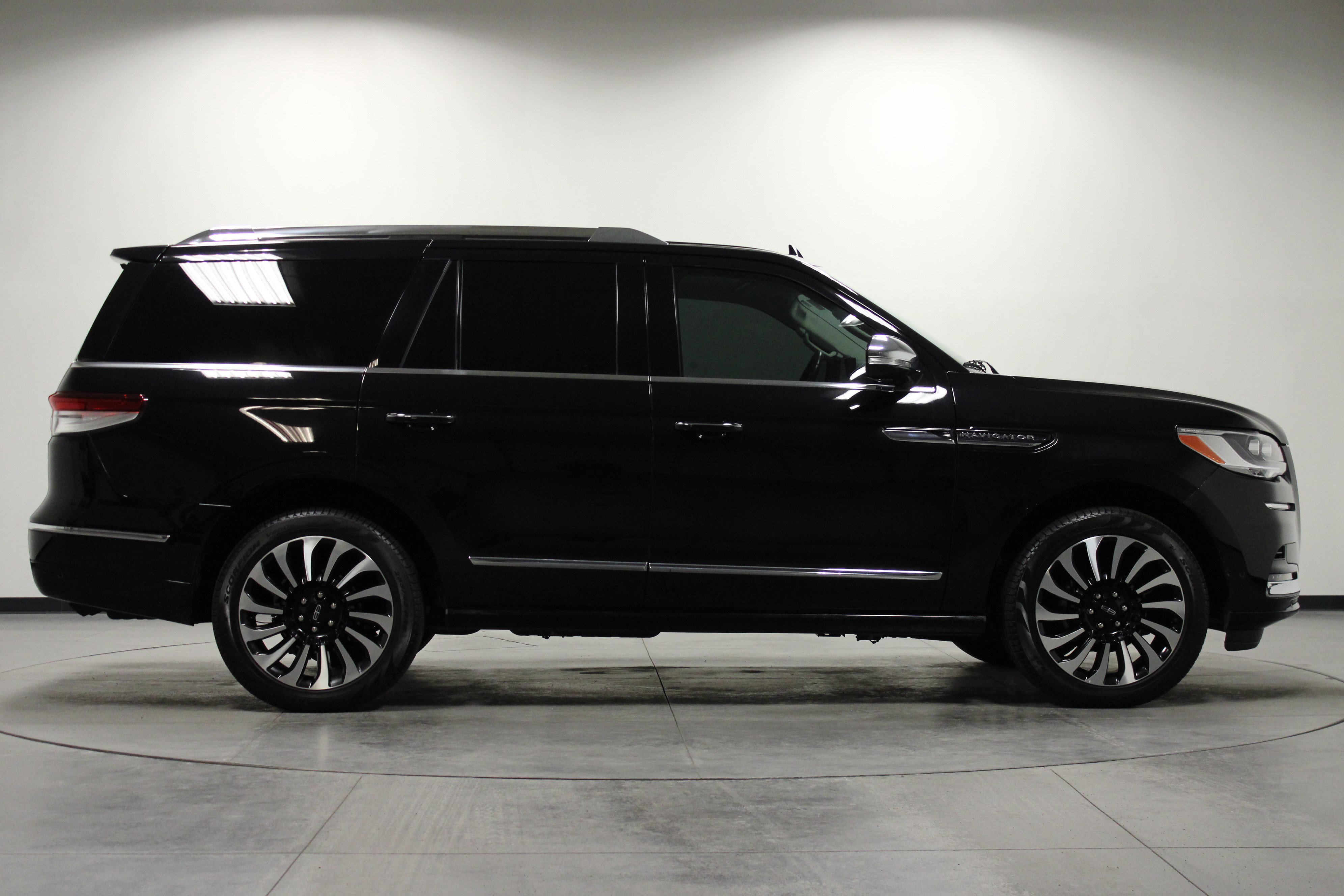 Used 2024 Lincoln Navigator Black Label image 3
