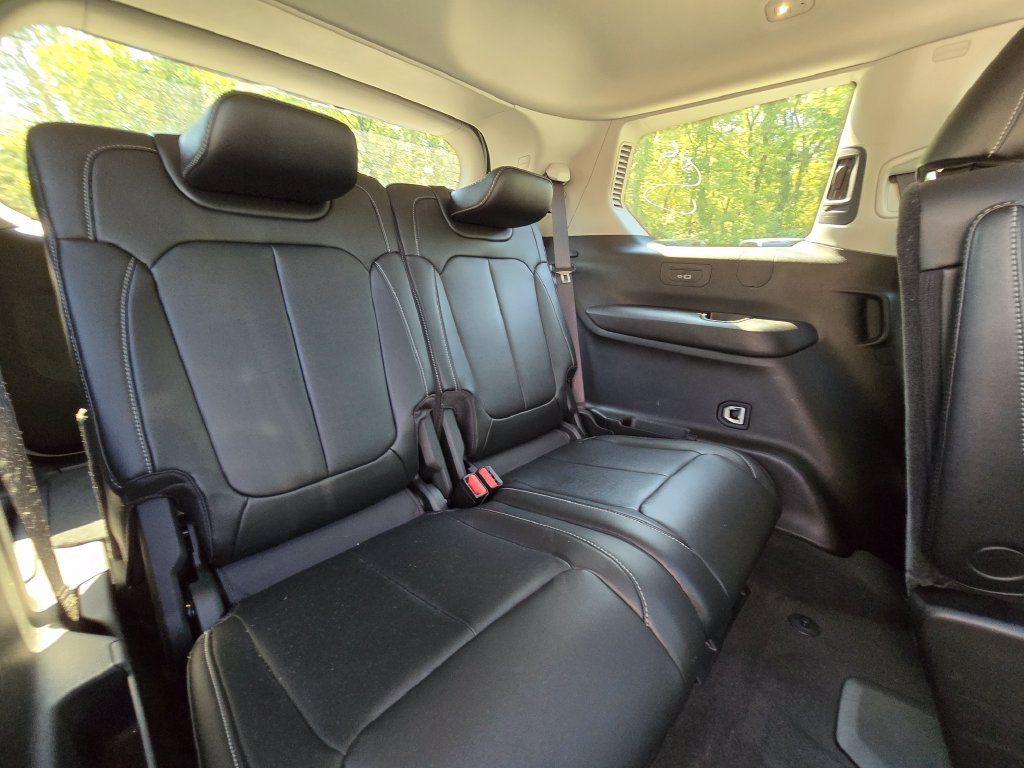 Used 2023 Jeep Grand Cherokee L Limited w/ Black Appearance Package AWD/4WD image 28