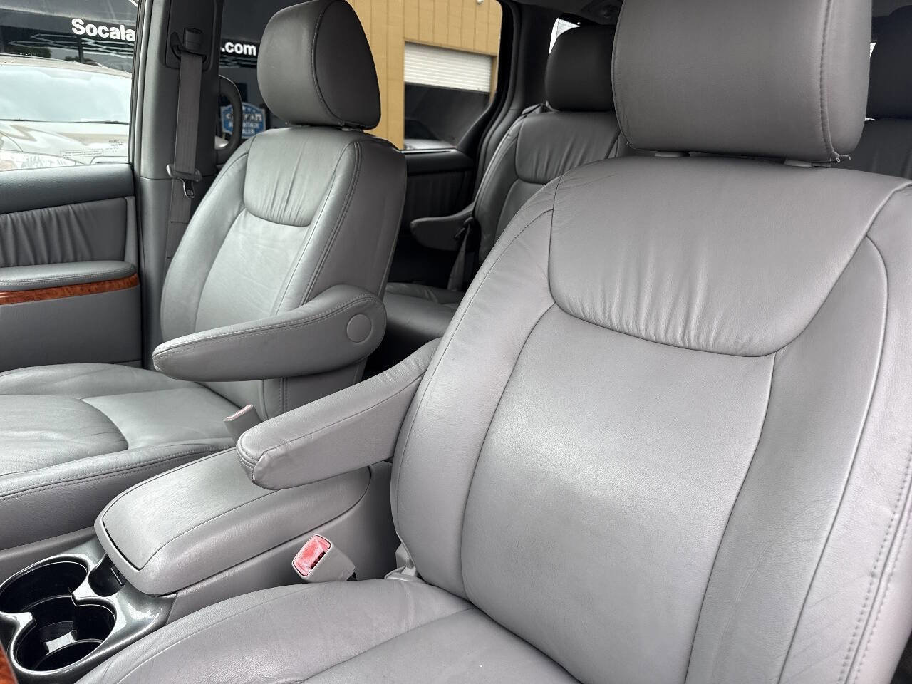 Used 2009 Toyota Sienna XLE Limited FWD image 15
