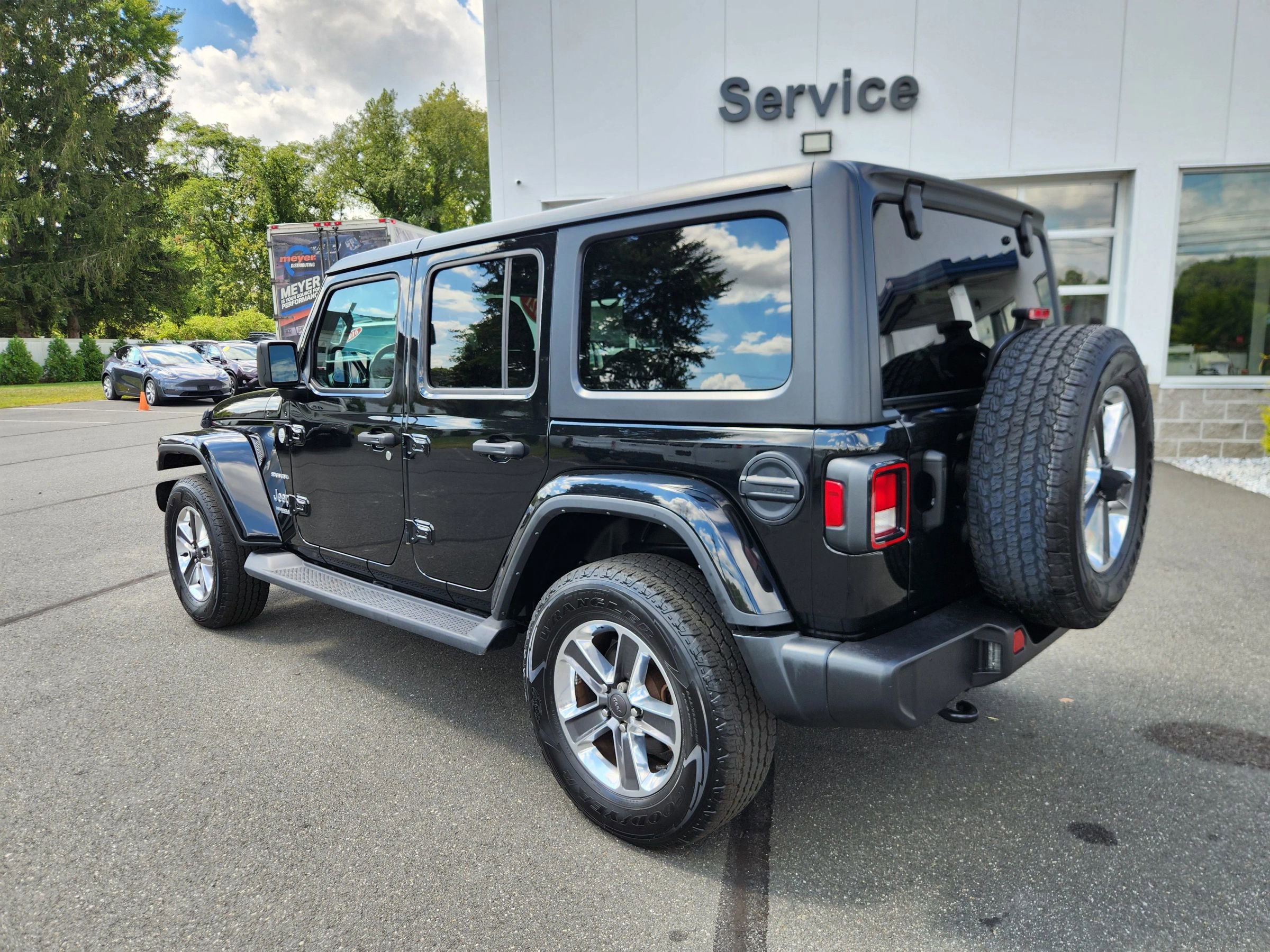 Used 2021 Jeep Wrangler Unlimited Sahara w/ Cold Weather Group image 10