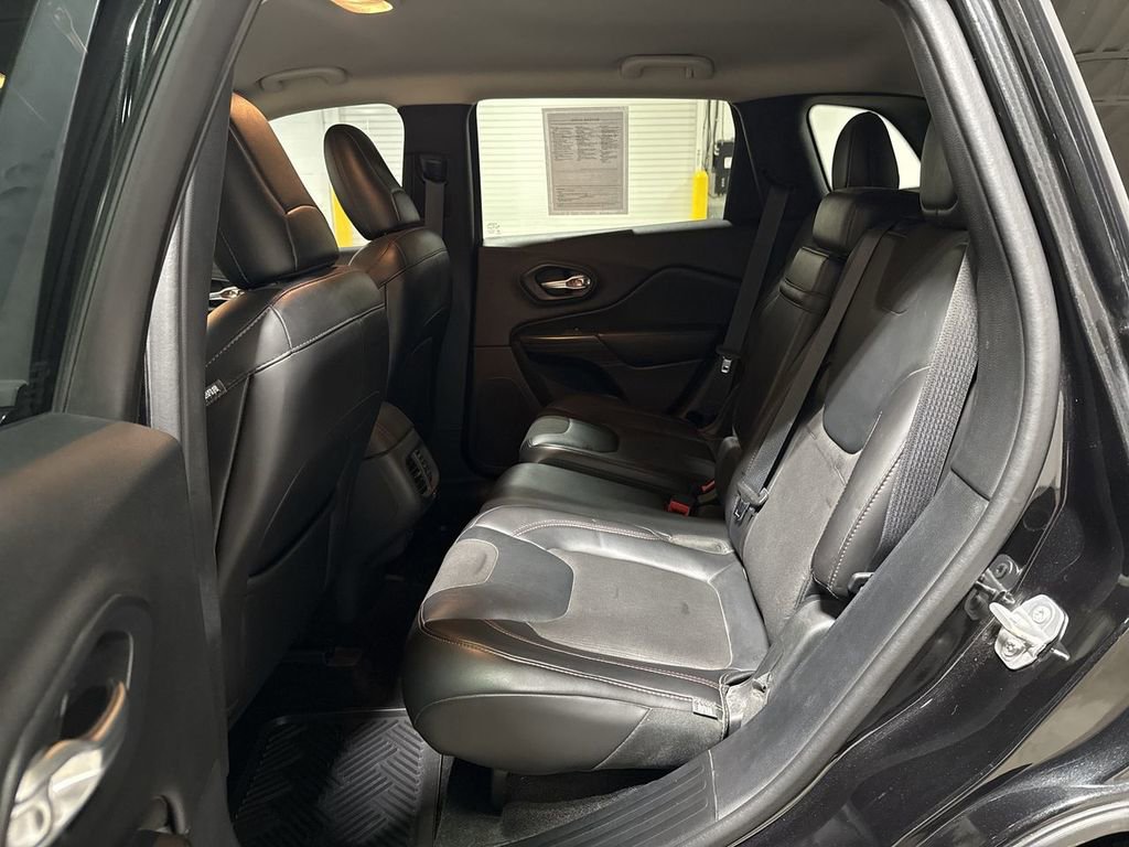 Used 2016 Jeep Cherokee Trailhawk image 23