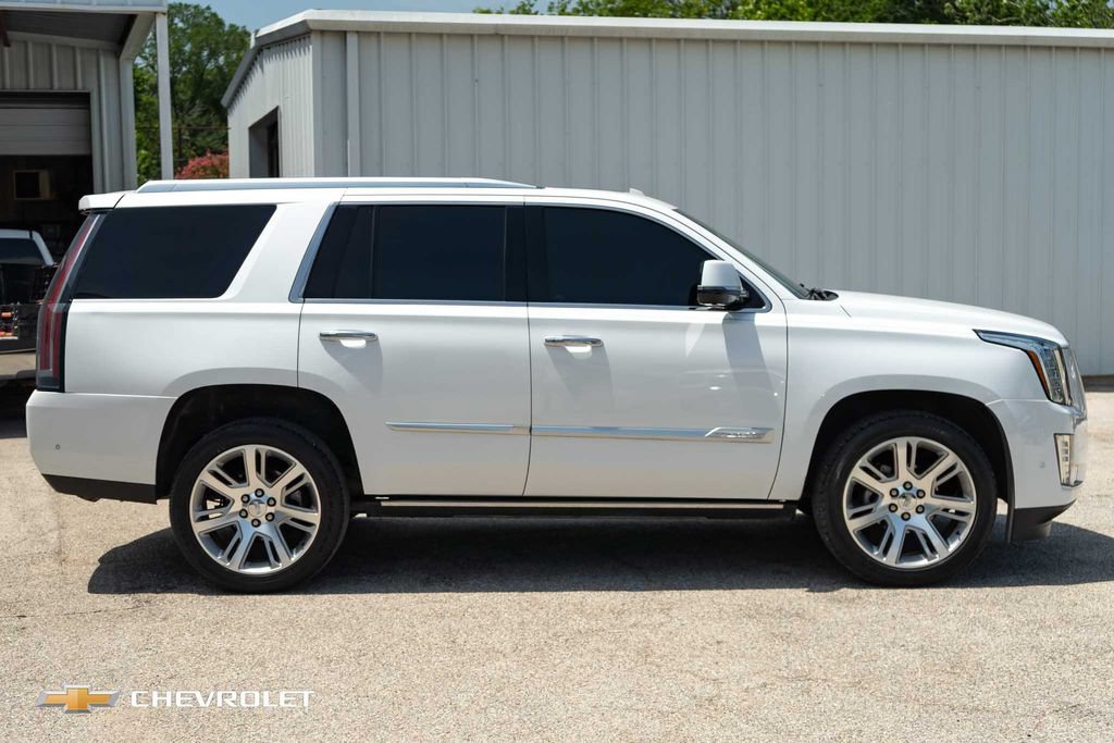 Used 2017 Cadillac Escalade Premium Luxury RWD image 4