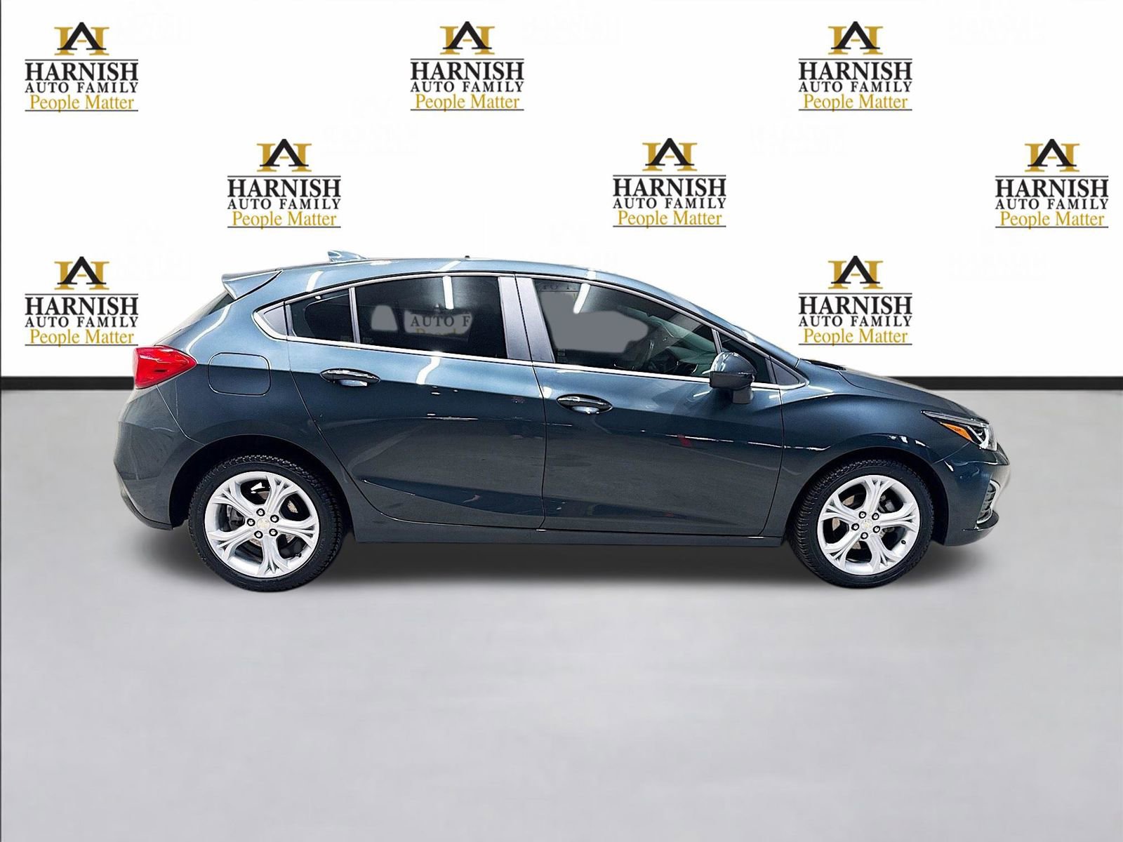 Used 2019 Chevrolet Cruze Premier FWD image 4