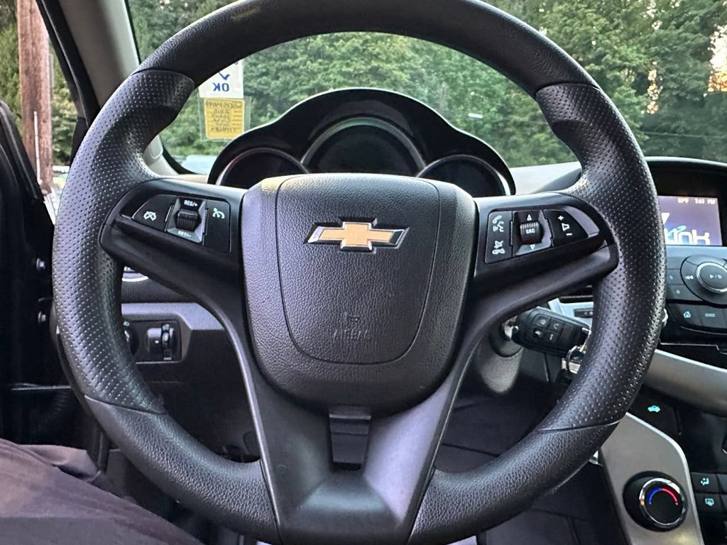 Used 2015 Chevrolet Cruze LT w/ Sun And Sound Package FWD image 16