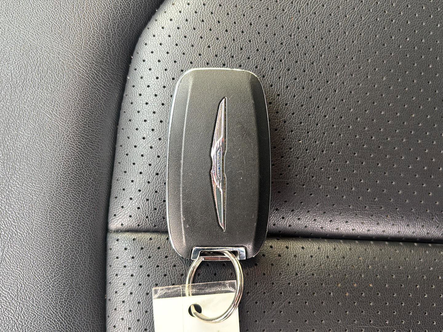 Used 2024 Chrysler Pacifica Touring-L FWD image 35