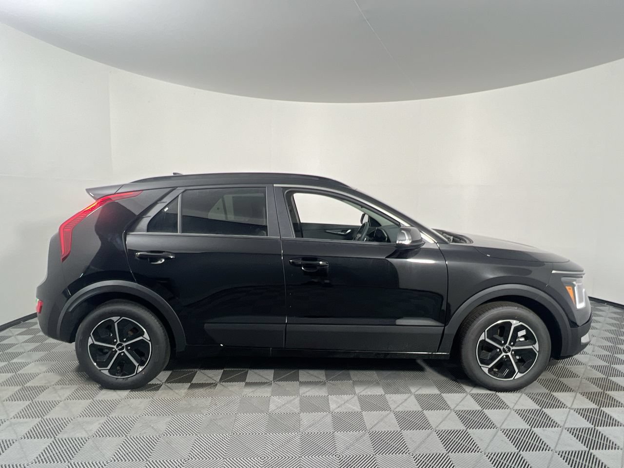 New 2026 Kia Niro EX FWD image 2