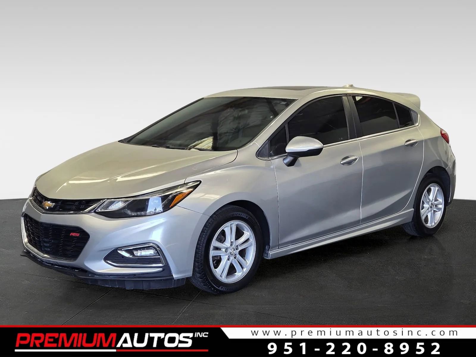 Used 2018 Chevrolet Cruze LT w/ Sun And Sound Package FWD image 1