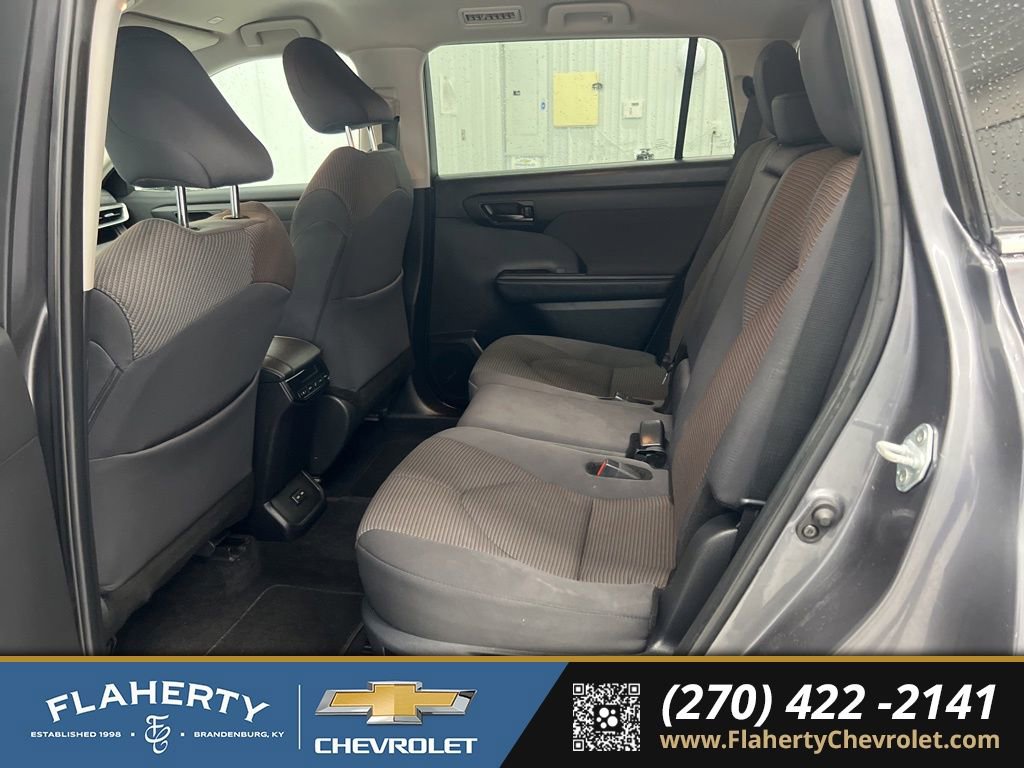 Used 2024 Toyota Highlander LE image 11