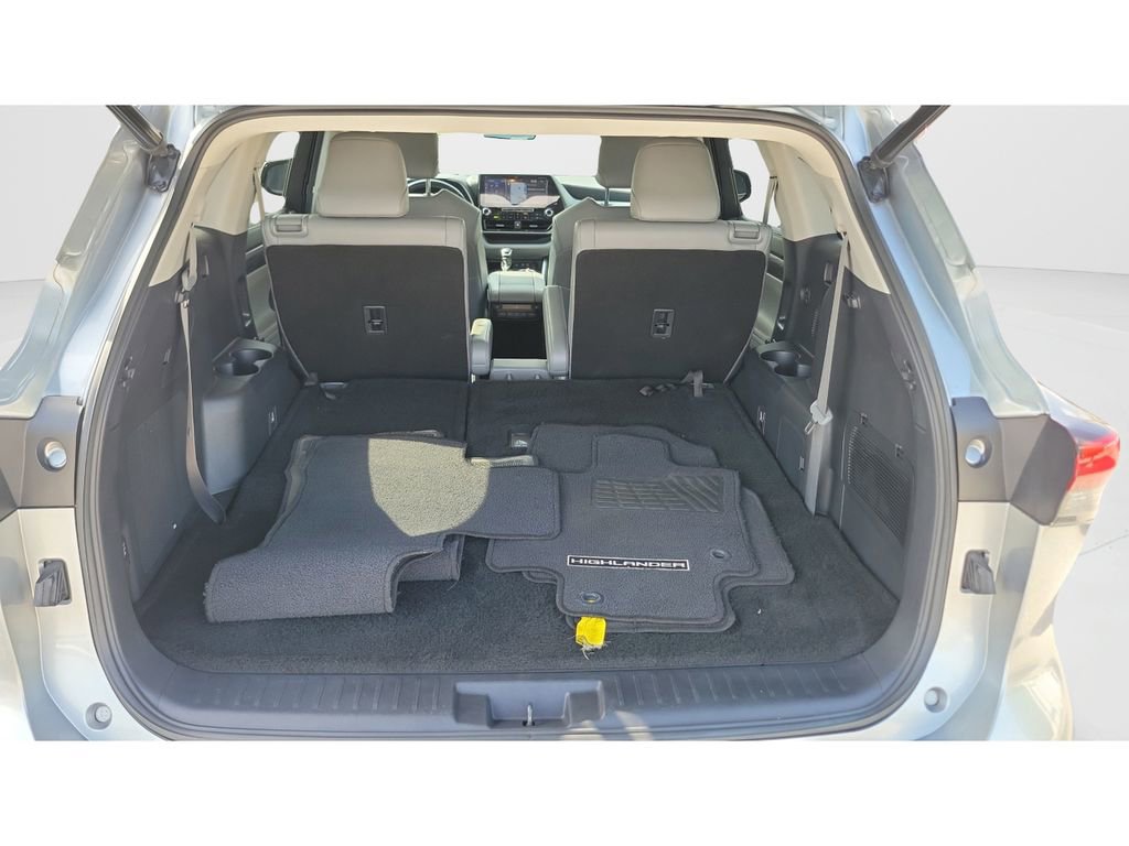 Used 2021 Toyota Highlander Platinum image 9