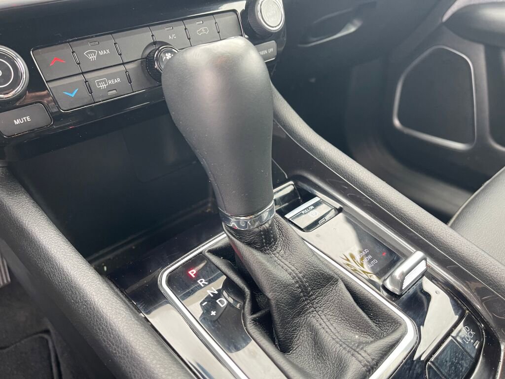 Used 2024 Jeep Compass Latitude image 12