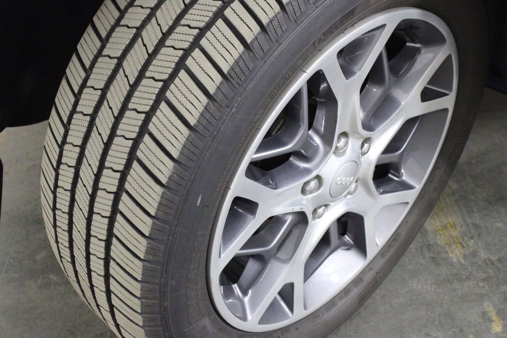 Used 2021 Jeep Grand Cherokee Limited w/ Sun & Sound Group image 43