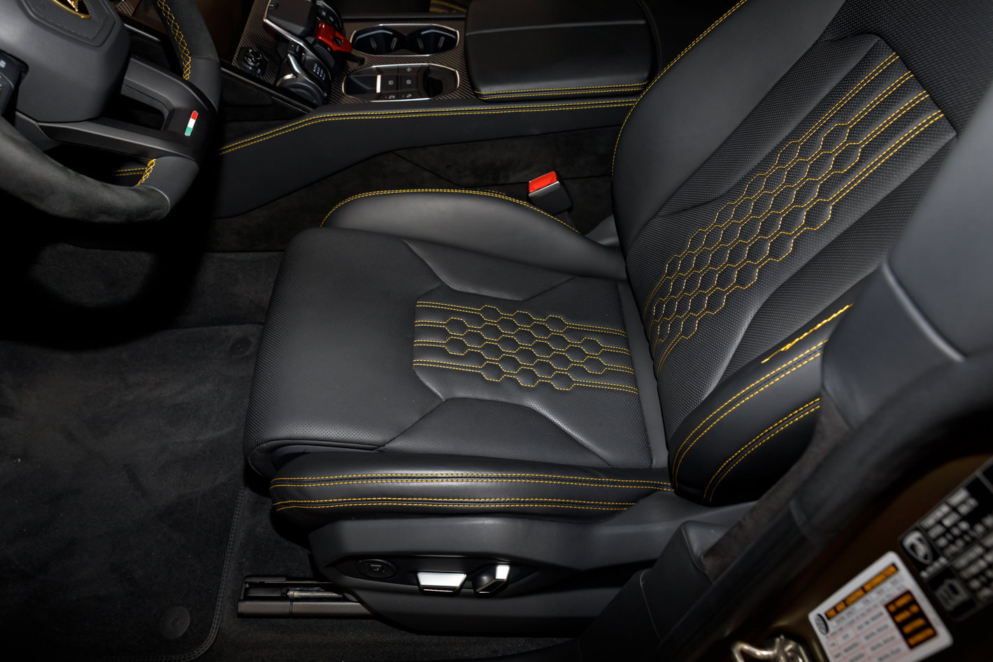 Used 2024 Lamborghini Urus Performante AWD/4WD image 41