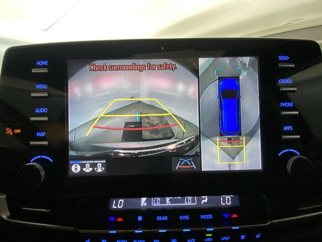 Used 2023 Toyota Sienna Platinum FWD image 17