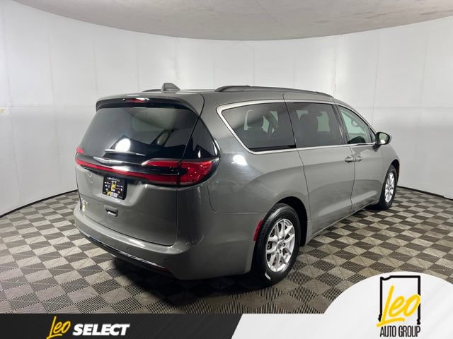 Used 2022 Chrysler Pacifica Touring-L FWD image 5