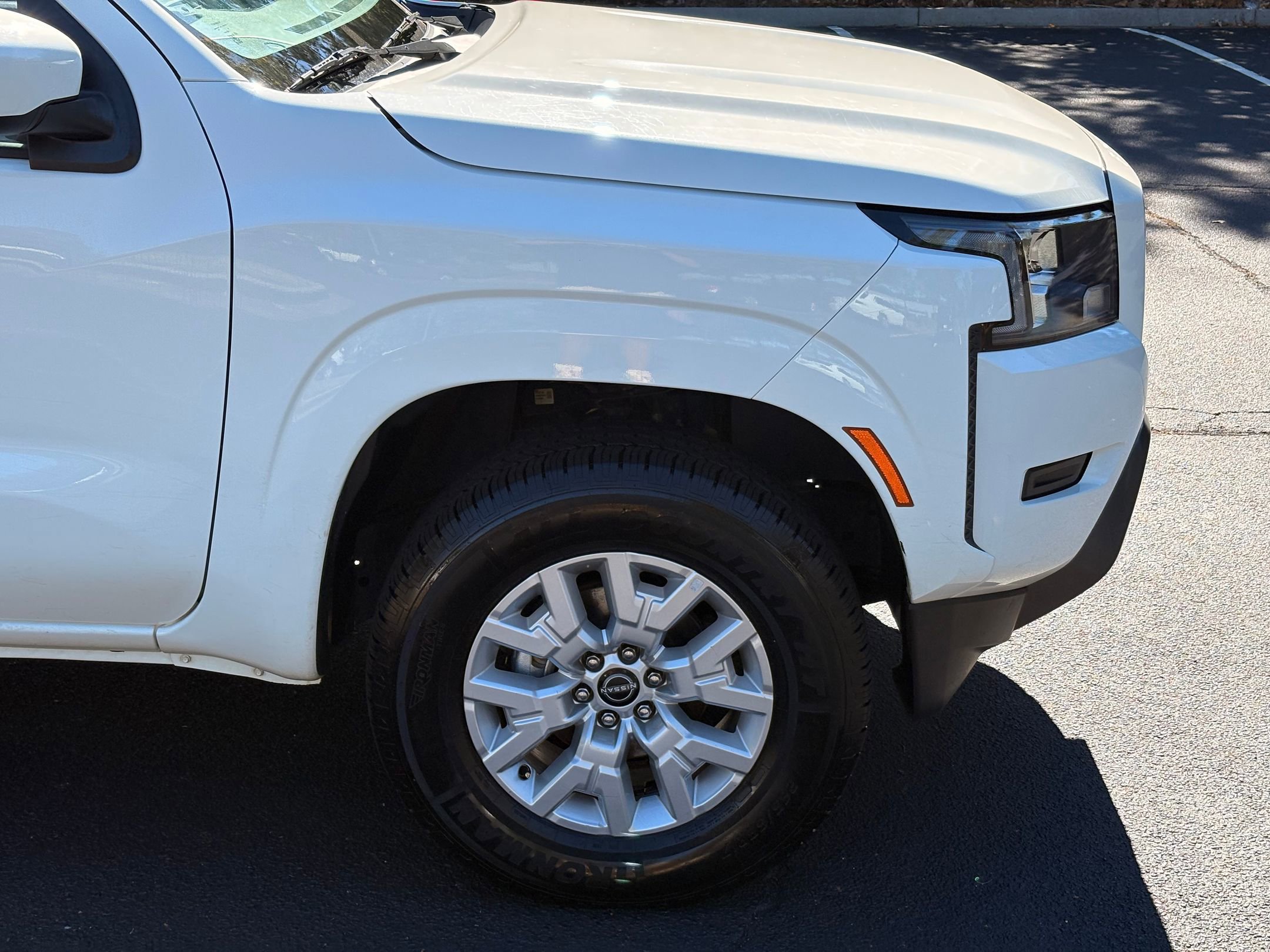 Used 2023 Nissan Frontier SV image 21