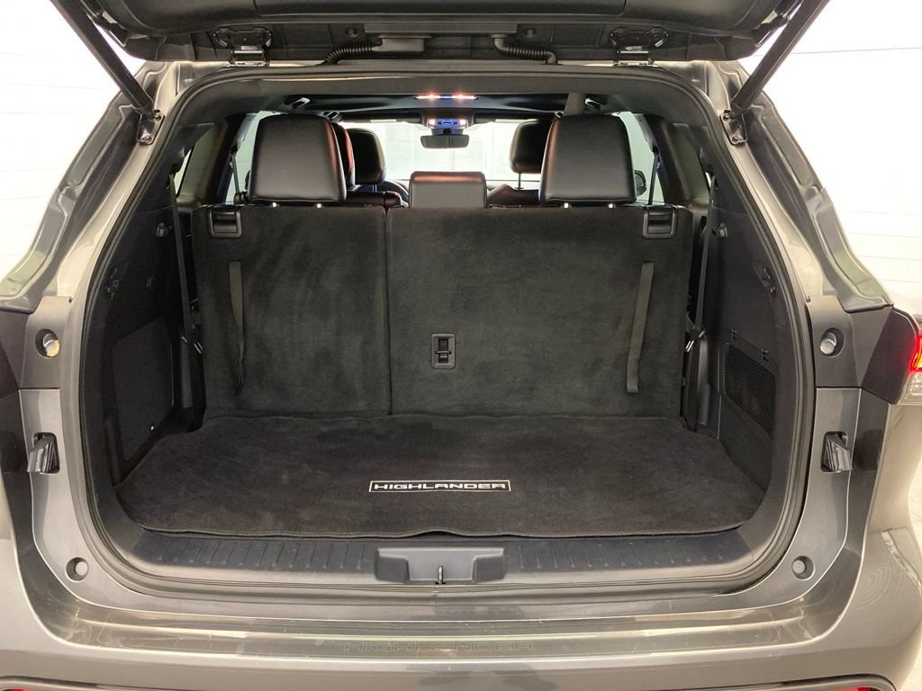 Used 2021 Toyota Highlander XSE AWD/4WD image 25