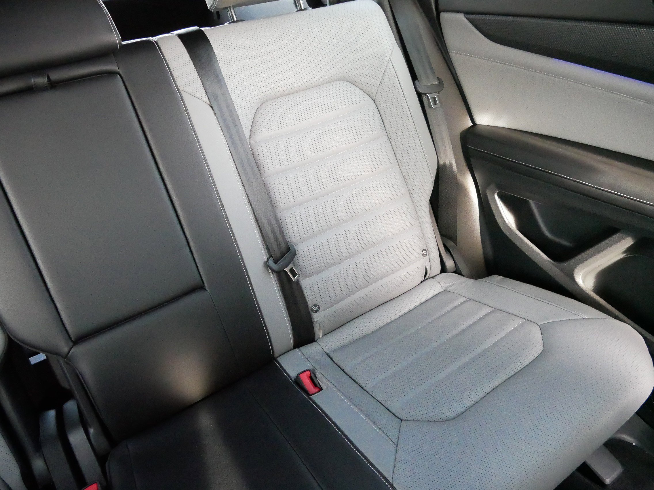 Used 2024 Volkswagen Atlas Cross Sport SEL R-Line image 14