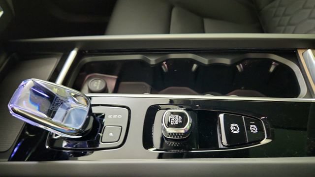 New 2026 Volvo XC60 B5 Plus w/ Climate Package AWD/4WD image 17