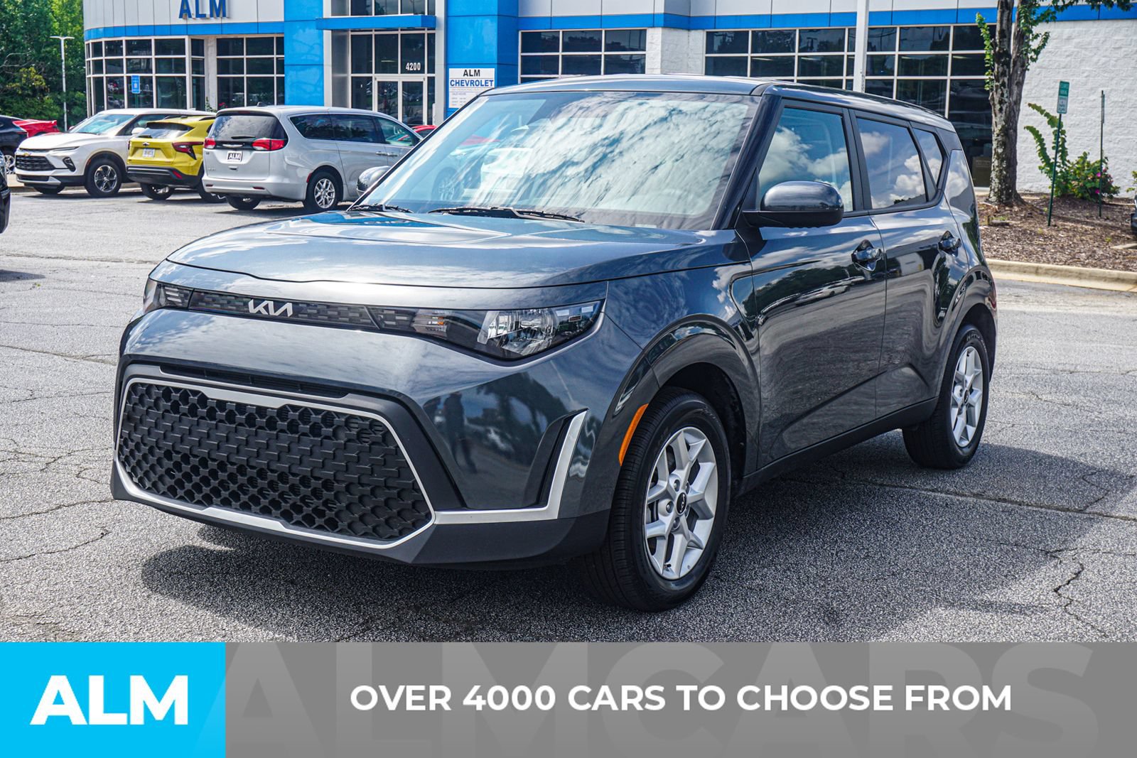 Used 2025 Kia Soul LX w/ LX Technology Package FWD image 2
