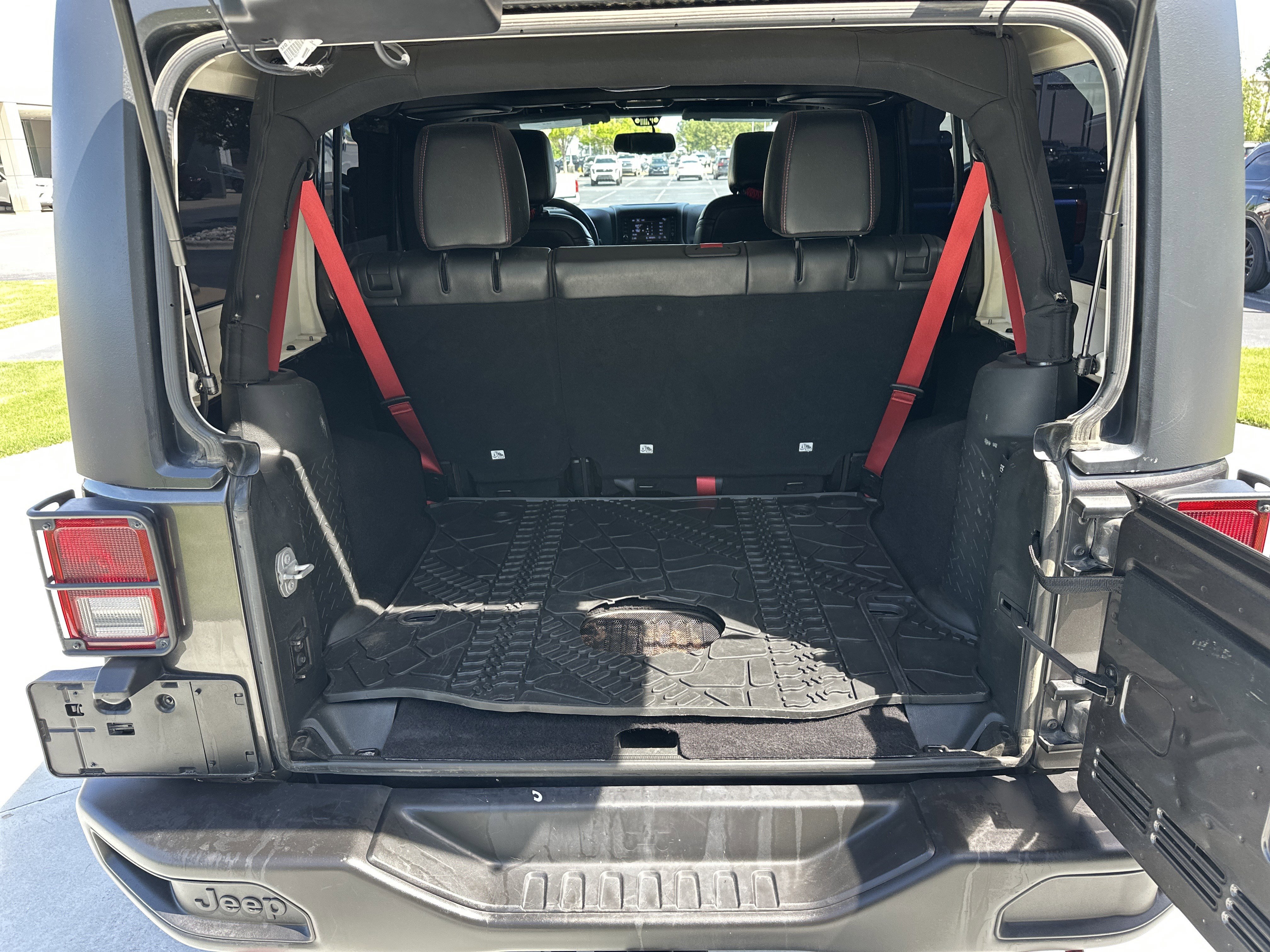Used 2018 Jeep Wrangler Unlimited Rubicon image 32