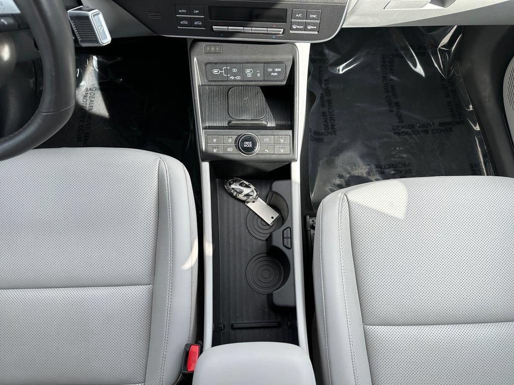 Used 2024 Hyundai Kona Limited FWD image 11