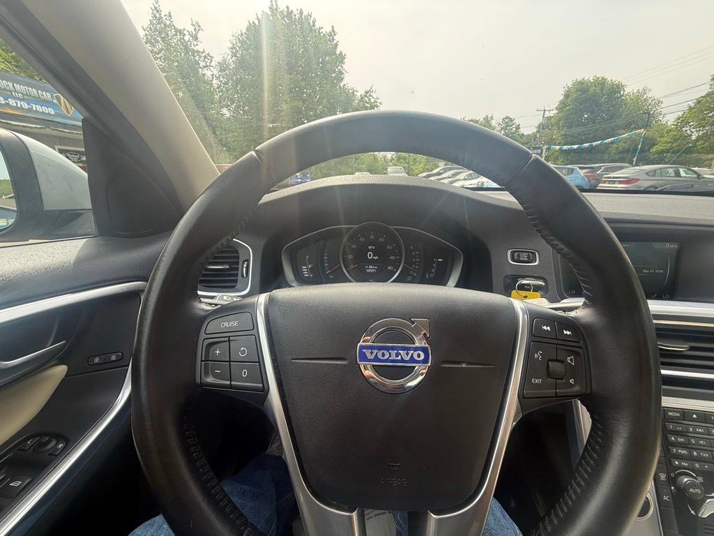 Used 2017 Volvo S60 T5 Dynamic FWD image 11