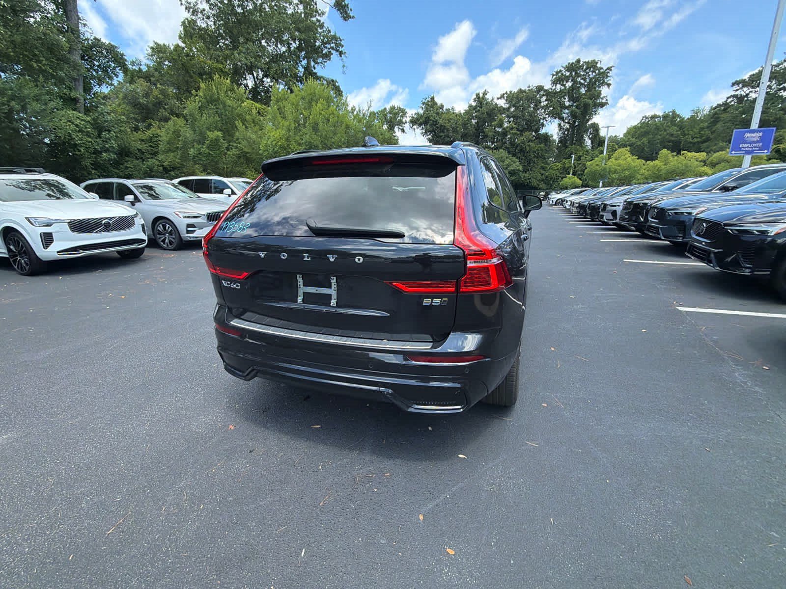 Used 2025 Volvo XC60 B5 Plus w/ Protection Package Premier AWD/4WD image 14