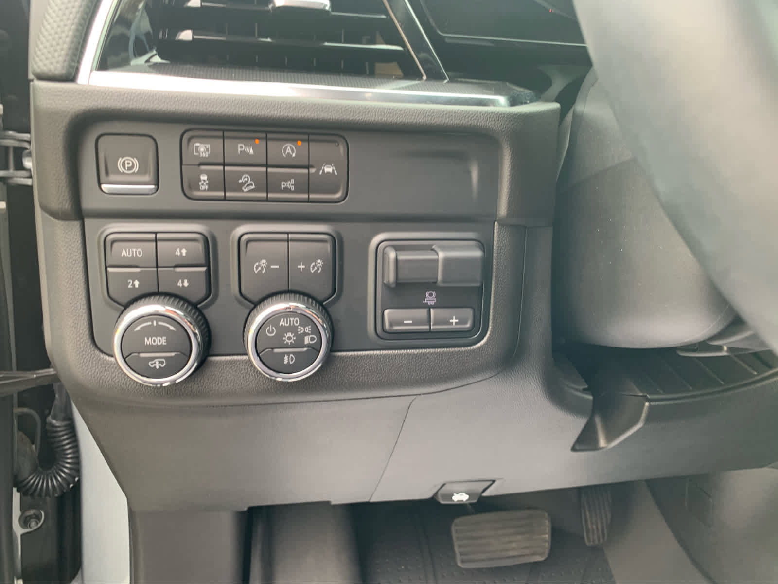 Used 2025 Chevrolet Tahoe RST image 15