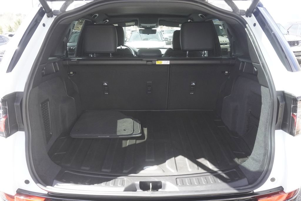 Used 2025 Land Rover Discovery Sport Dynamic SE image 31