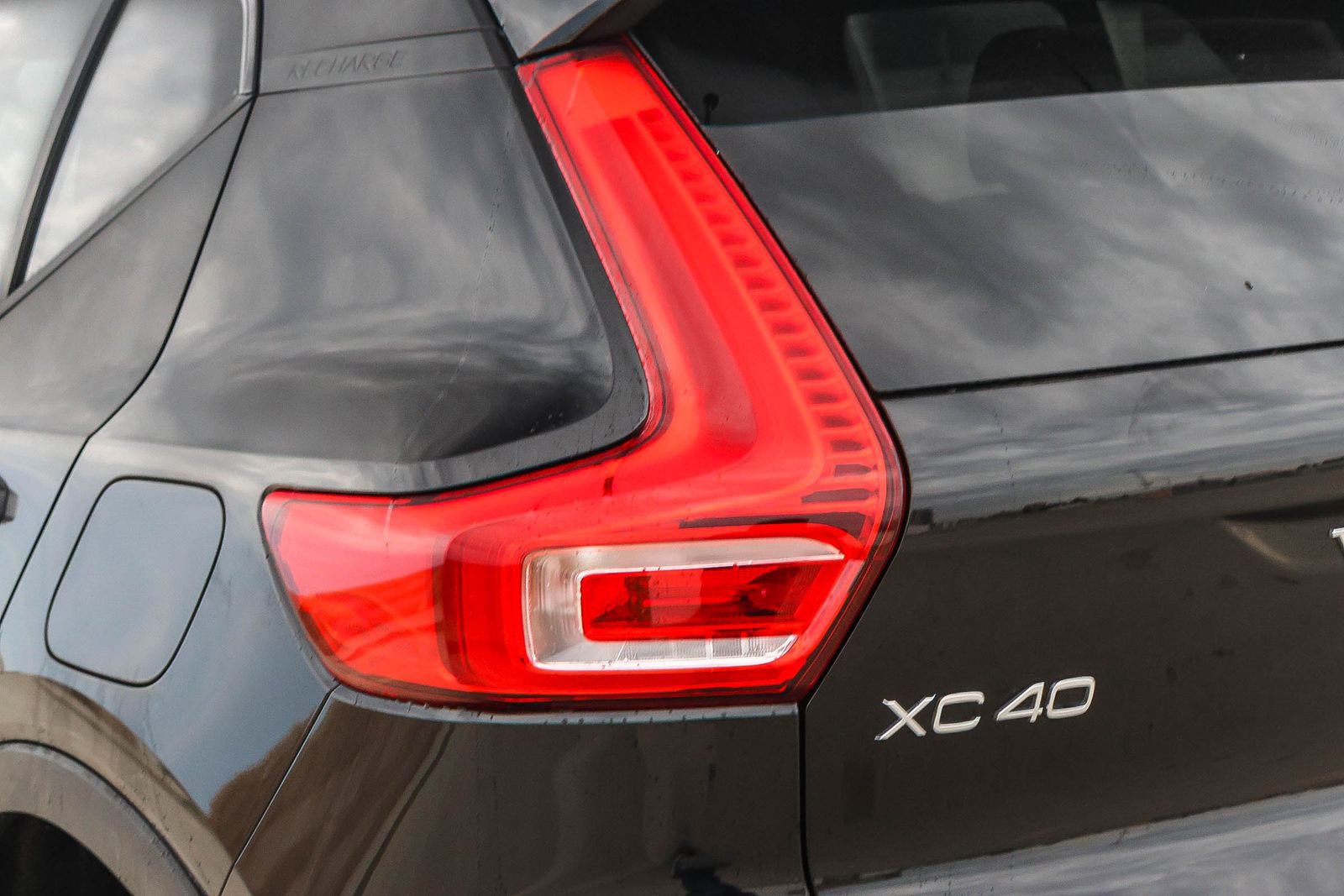 Used 2023 Volvo XC40 Recharge Plus image 12