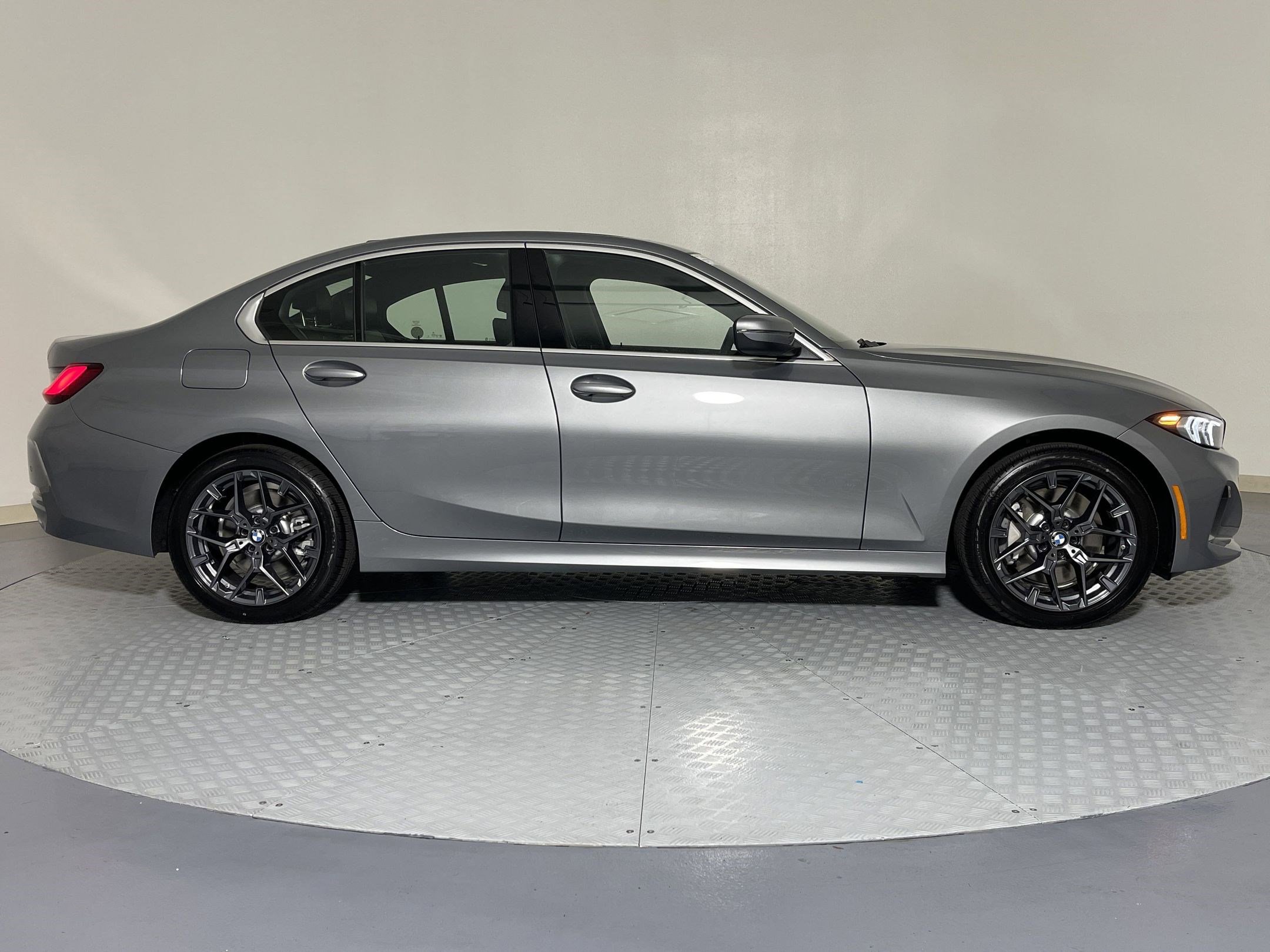 Used 2025 BMW 330i xDrive Sedan w/ Convenience Package AWD/4WD image 8
