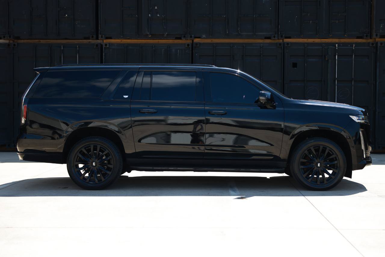 Used 2024 Cadillac Escalade ESV Premium Luxury AWD/4WD image 11