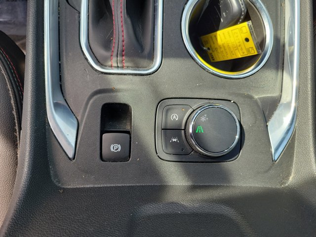 Used 2022 Chevrolet Traverse RS FWD image 32
