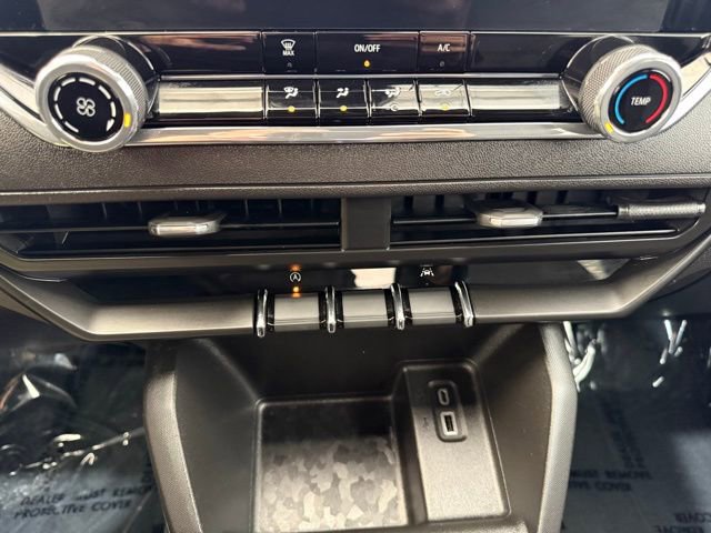 Used 2024 Chevrolet Colorado W/T image 33