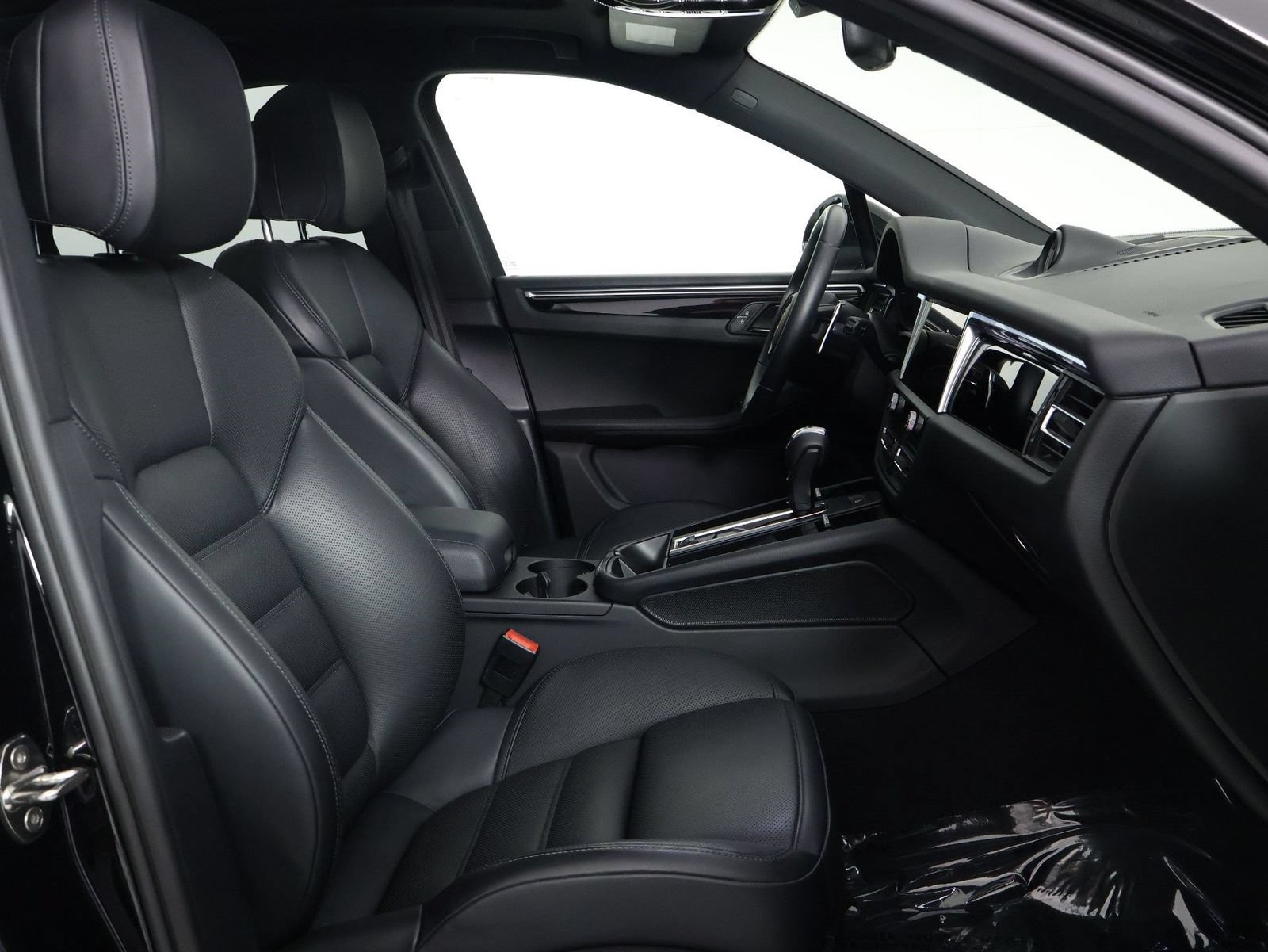 Certified 2024 Porsche Macan S AWD/4WD image 31