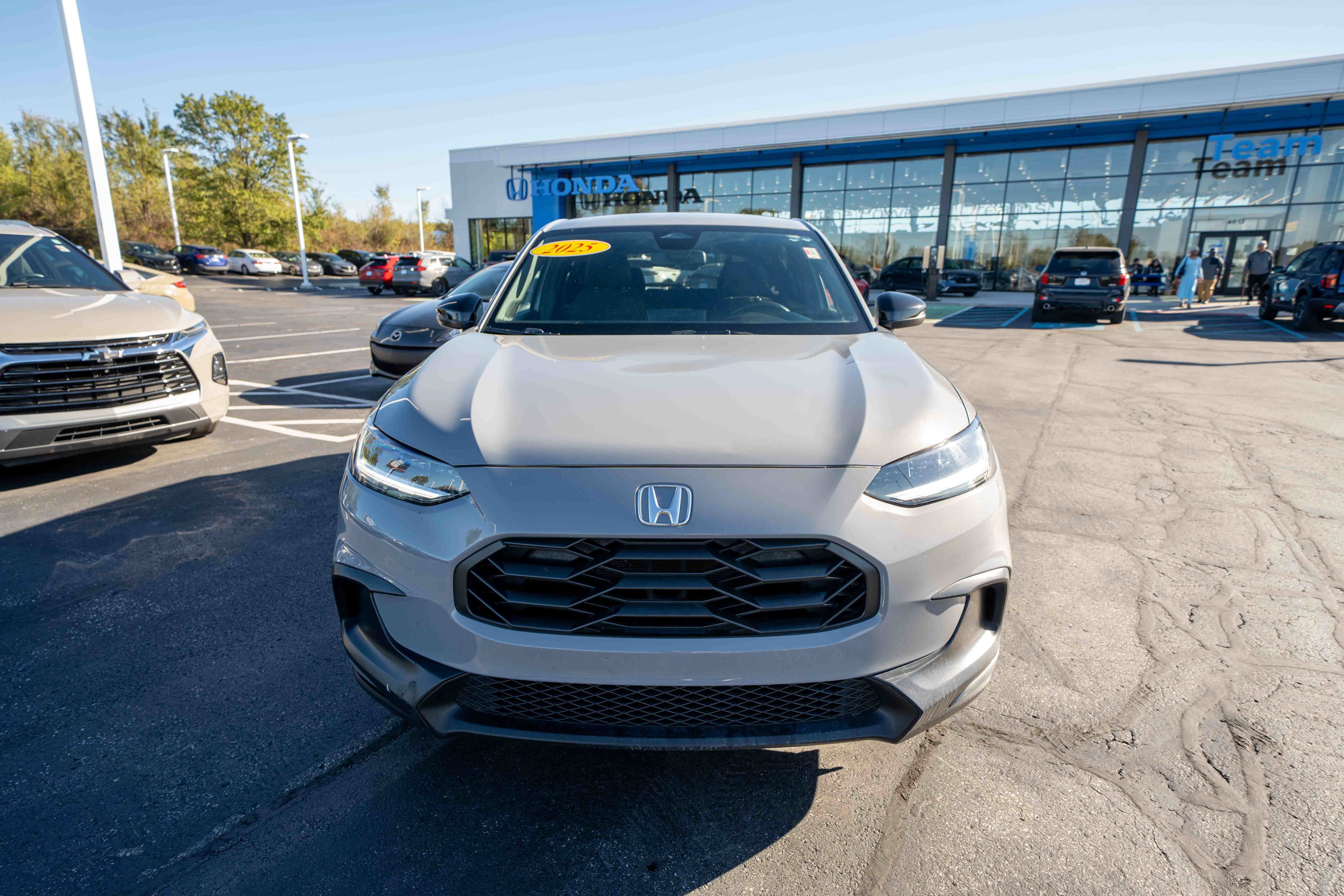 Used 2025 Honda HR-V Sport image 2