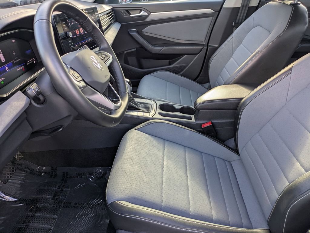 Used 2025 Volkswagen Jetta SE image 22