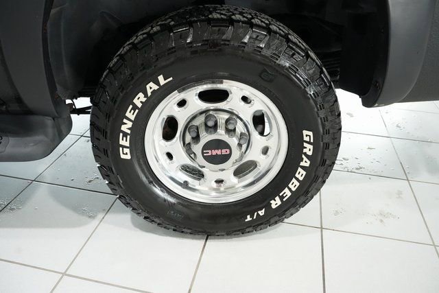 Used 2005 GMC Yukon XL 2500 SLT w/ SLT Preferred Equipment Group image 9