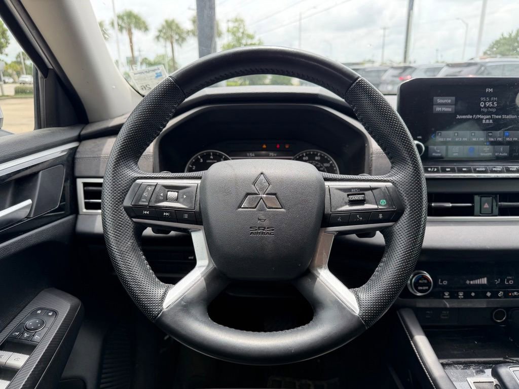 Used 2023 Mitsubishi Outlander SE FWD image 16