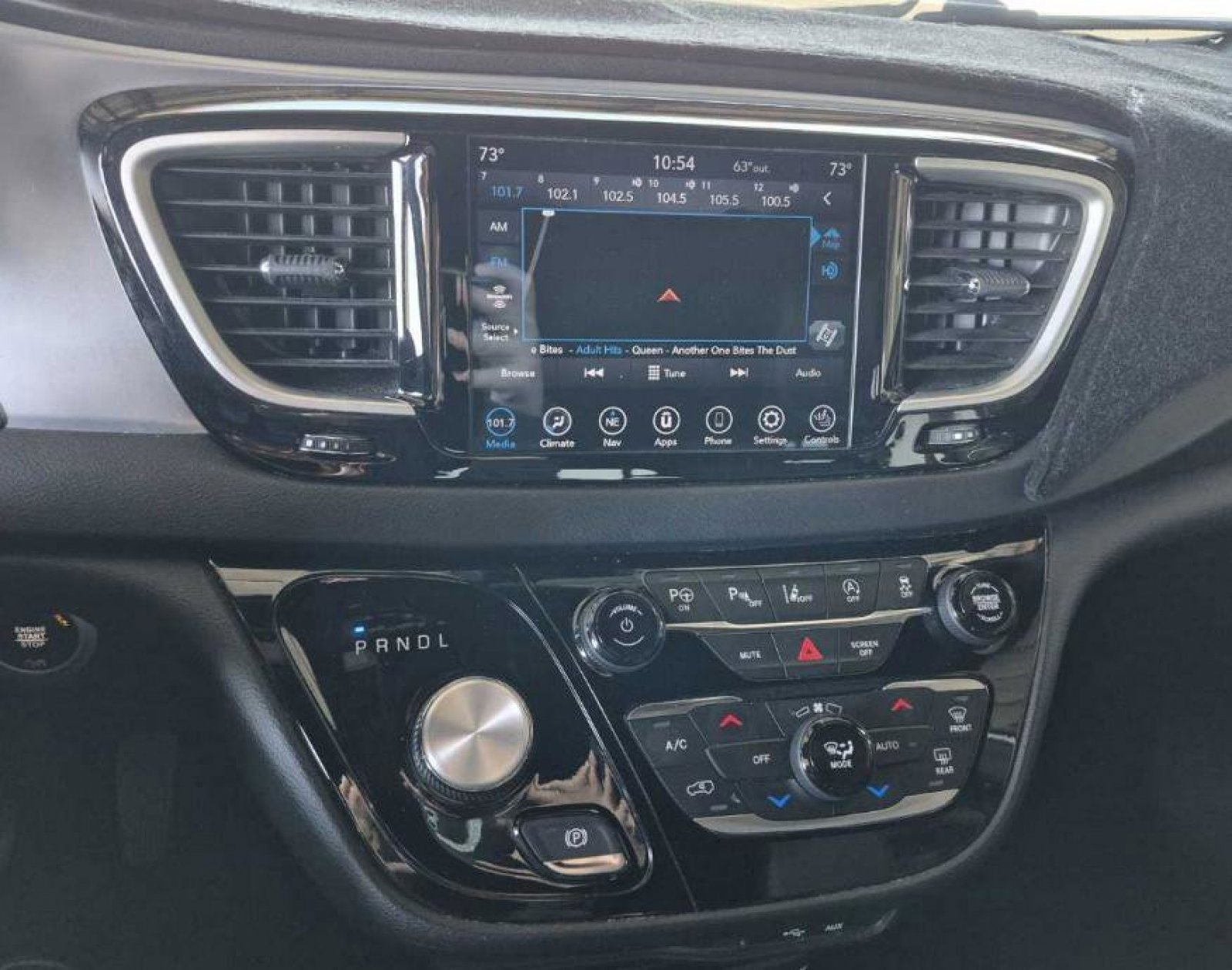 Used 2020 Chrysler Pacifica Touring-L Plus w/ Advanced Safetytec Group FWD image 12