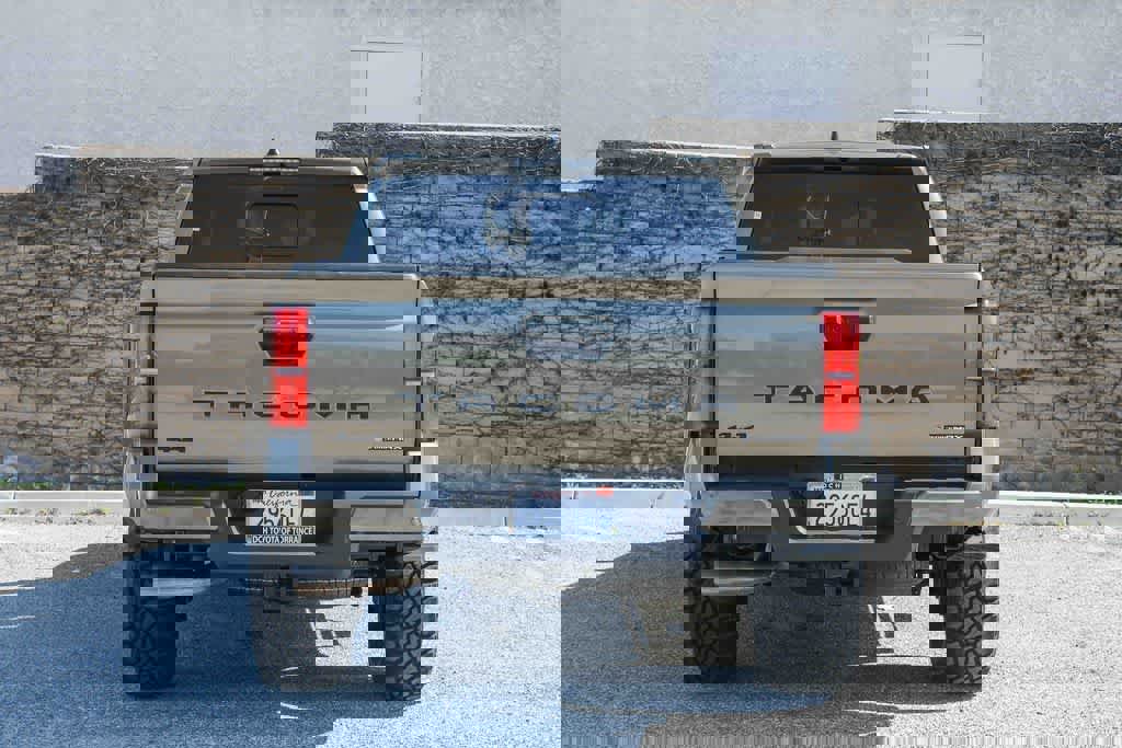 Used 2025 Toyota Tacoma TRD Sport w/ TRD Sport Upgrade Package image 7