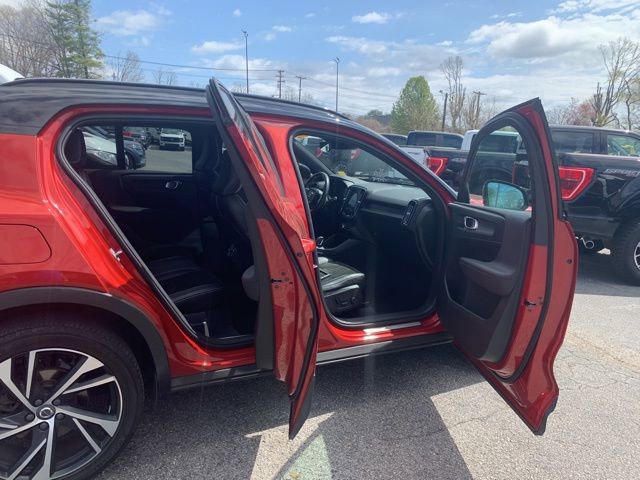 Used 2019 Volvo XC40 T5 R-Design image 11